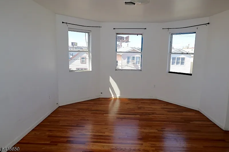 Building Photo - 524 Mulberry St #3