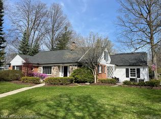 2136 W Lincoln St, Birmingham, MI 48009