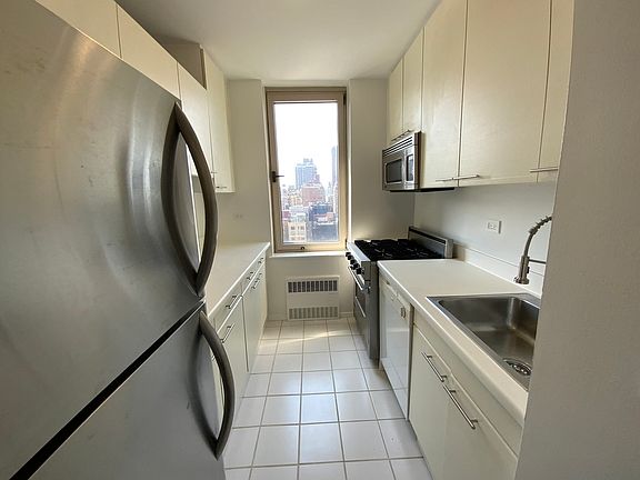4th image of 200 E 89th St APT 19B