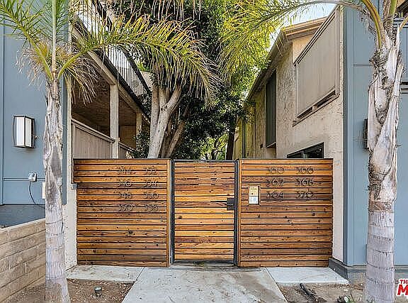 5th image of 352 S Barrington Ave #4