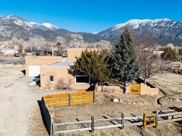 63 Las Animas Rd, Arroyo Seco, NM 87514