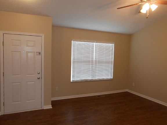 3rd image of 7866 Fairfax Loop Dr
