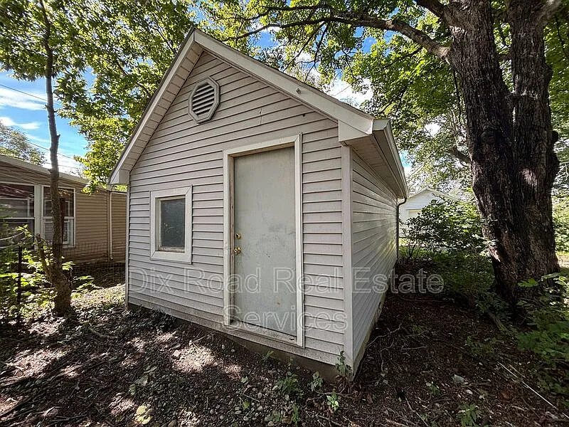 3 bed, 1.0 bath, 1088 sqft, $1,195 — Photo 4