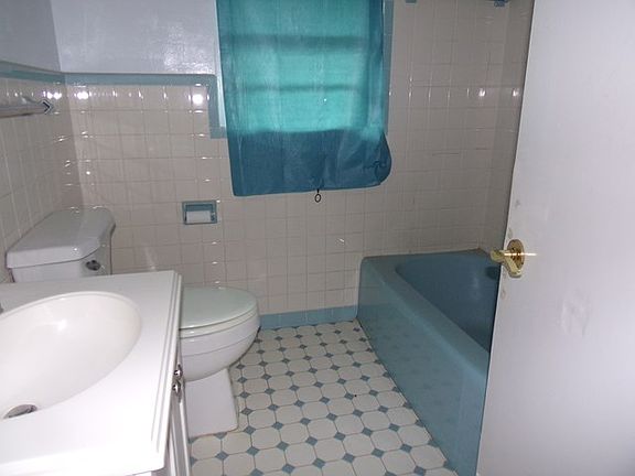 4th image of 294 W Broad Ave