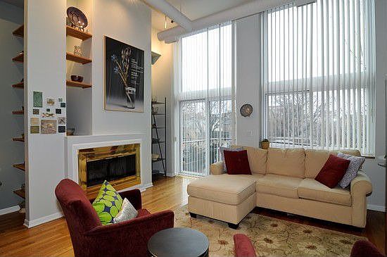 2nd image of 2343 N Greenview Ave APT 208