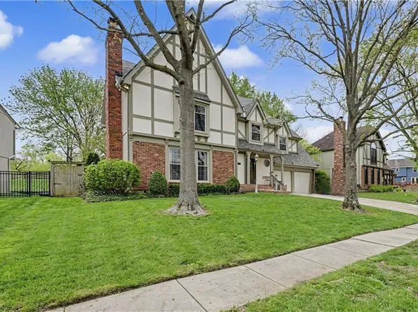 6609 N London Dr, Kansas City, MO 64151