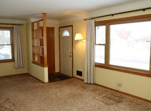 4th image of 200 Haskell St E