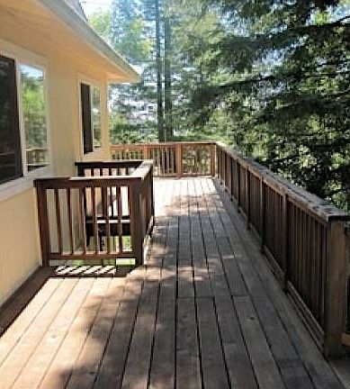 Side Deck w/Trees