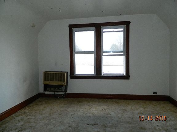 4th image of 857 W 123rd St