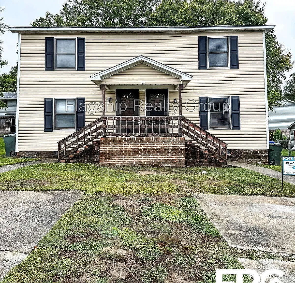 2 bed, 1.5 bath, 891 sqft, $900 — Photo 2
