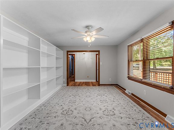 3rd image of 6625 Hines Rd