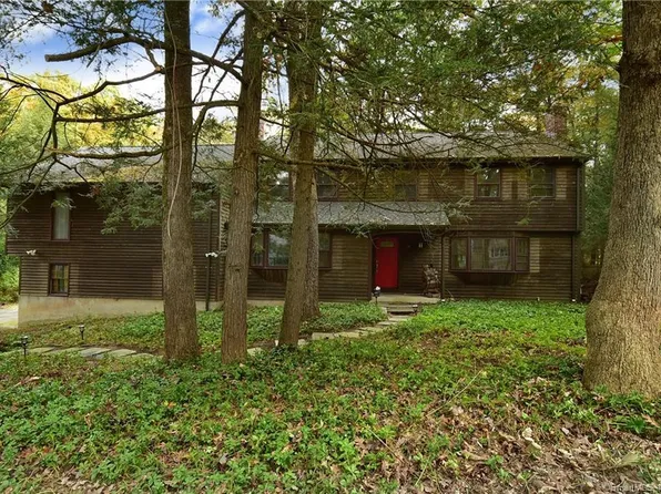 14 Berkshire Way, Simsbury, CT 06070