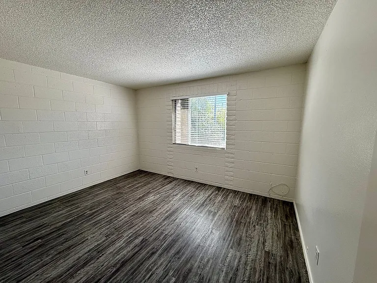 9514 N. 8th St — Photo 14