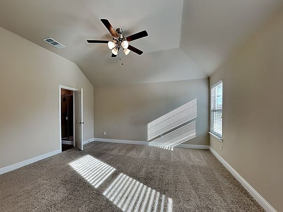 5th image of 633 Comal Dr