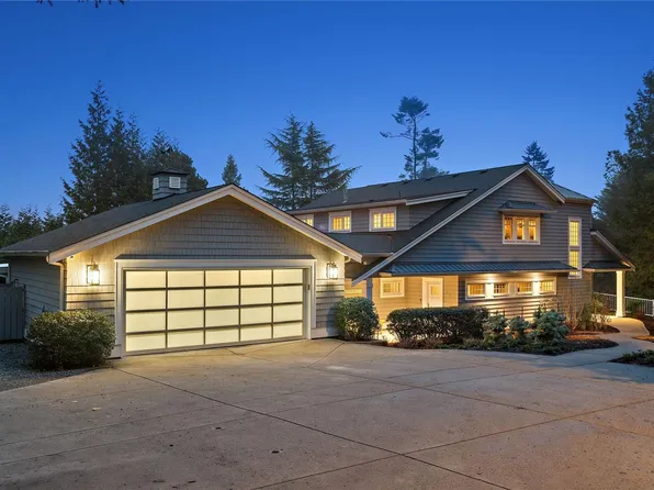 8401 Lochside Dr, Central Saanich, BC V8M 1T9