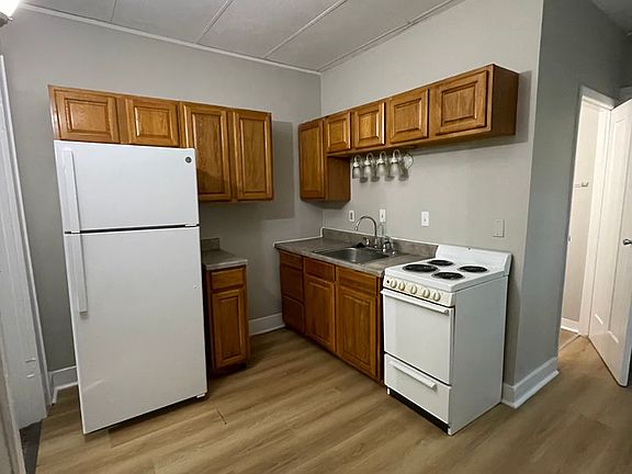 3rd image of 213 S 7th St APT 3