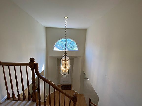 3rd image of 8 Cherrywood Dr