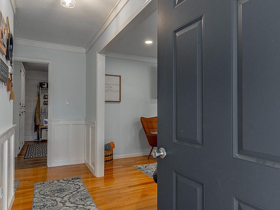 2nd image of 200 Moreland Dr NW