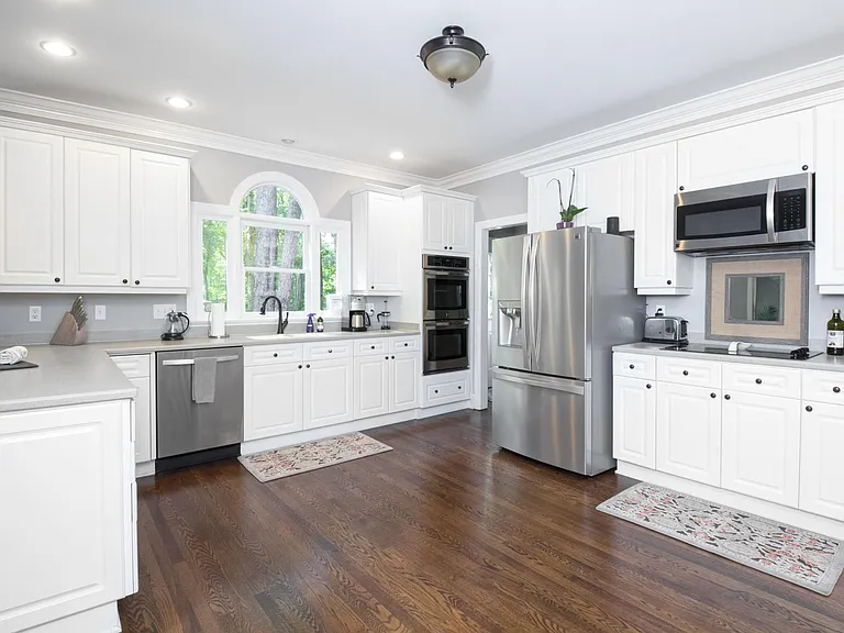 1315 Lake Point Dr — Photo 10