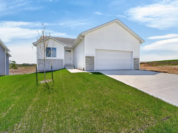724 Plainside Ave, Norwalk, IA 50211