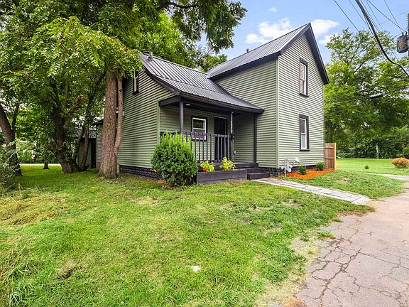2nd image of 1812 Columbia St