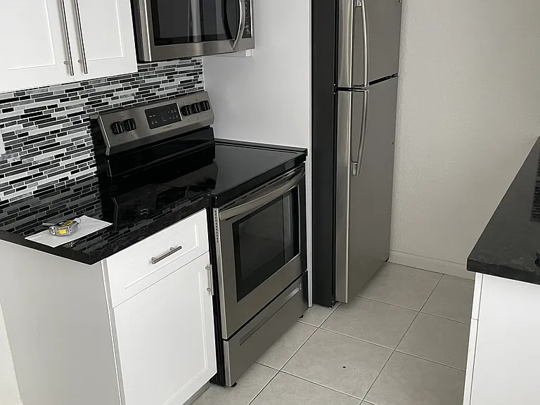 801 NE 28th St #101 — Photo 5