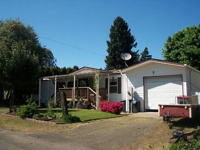 432 NW Willamina Dr photo 1