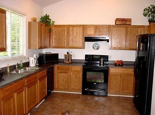 2nd image of 5616 Versailles Ave