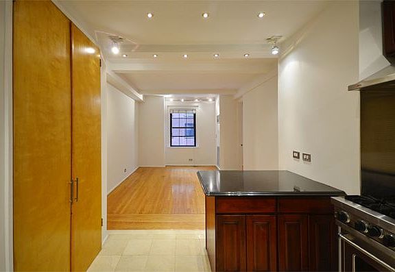 5th image of 145 W 58th St #5F