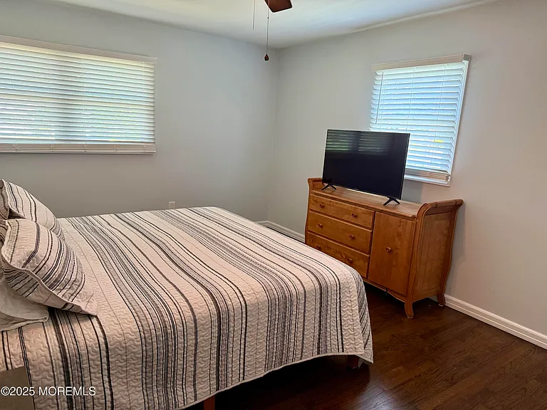 484 Branchport Ave — Photo 10