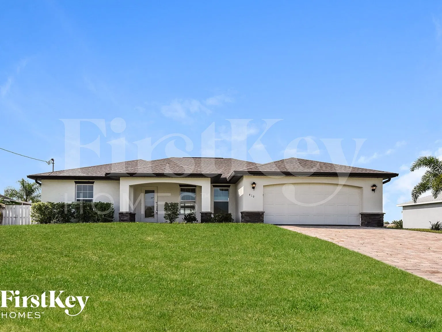 4 bed, 2.0 bath, 1829 sqft, $2,120 — Photo 2