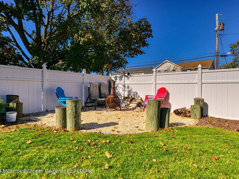 105 Saint Louis Ave — Photo 25