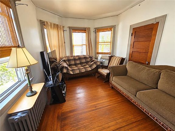 4th image of 29 Laura St #2