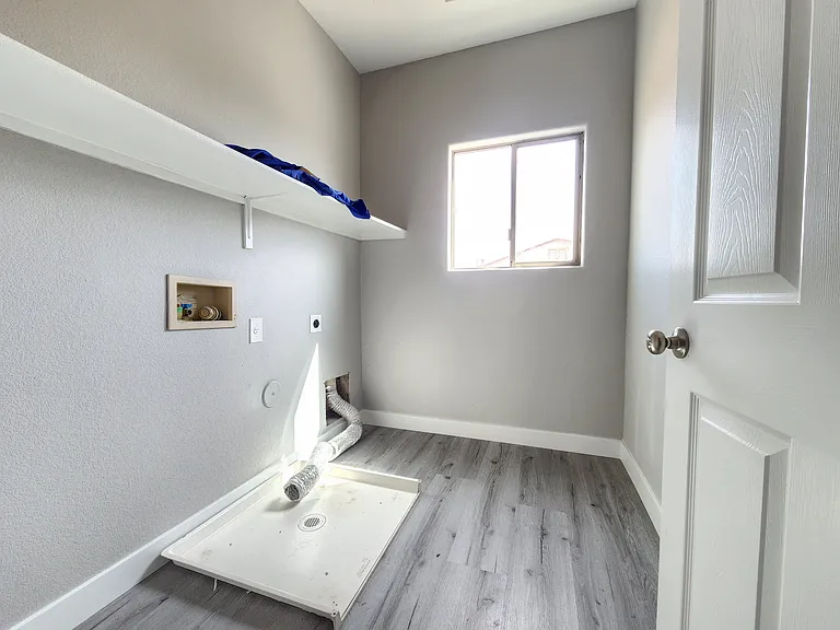 7415 S 15th Dr — Photo 12