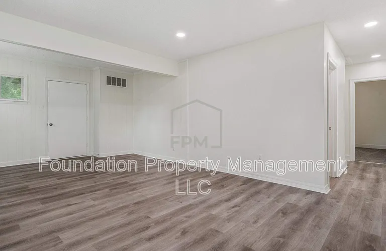 3749 Rhea Ave — Photo 13