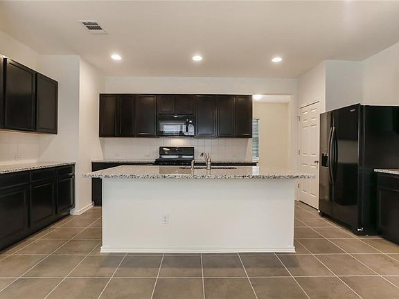 5th image of 2233 Ringstaff Rd