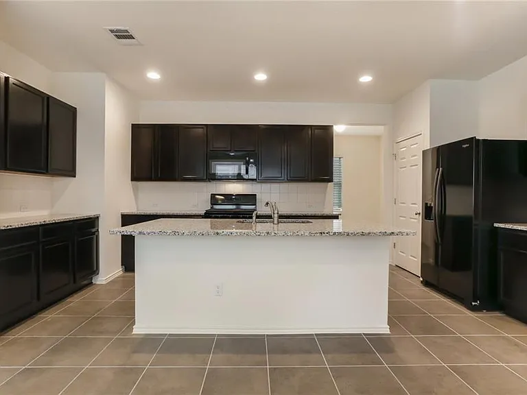 2233 Ringstaff Rd — Photo 5