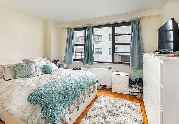 5th image of 401 E 89th St APT 3J