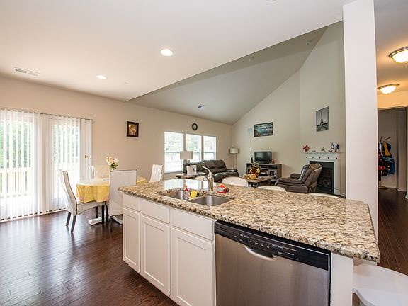 4th image of 4009 Hay Meadow Dr