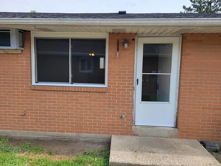 1527 Miami Ave — Photo 2