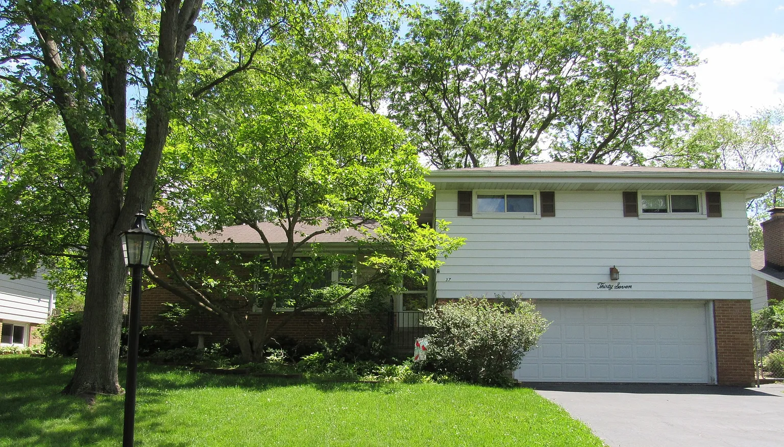 37 W Rand Rd photo 1