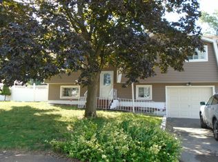 97 Sparrowbush Rd, East Hartford, CT 06108