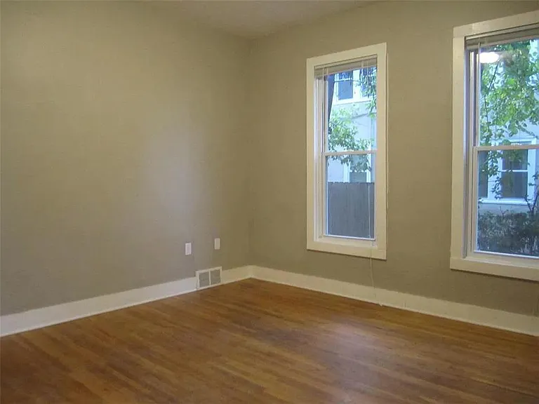 1812 Jackson St NE #1 — Photo 3