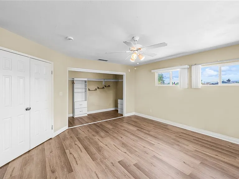 542 N Waverly St — Photo 57
