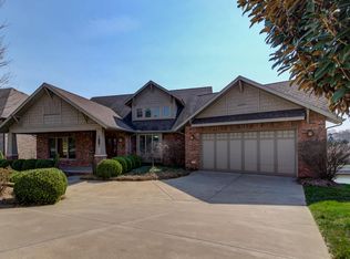 3924 E Ridgeview St, Springfield, MO 65809