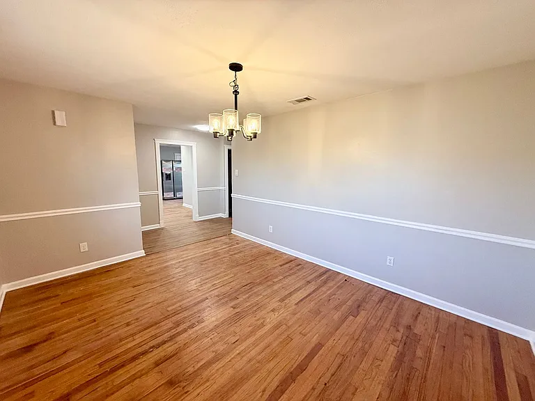 207 Estates Dr — Photo 3