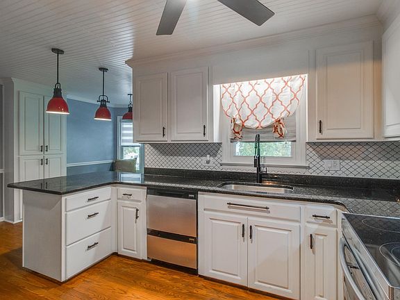3rd image of 533 Willow Bend Ct