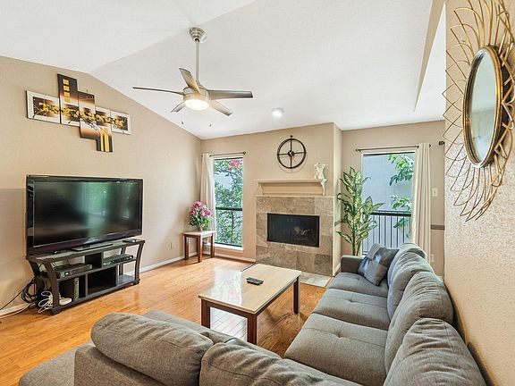 3rd image of 1818 Augusta Dr APT 36