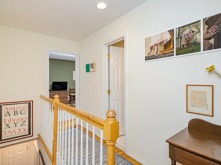 98 Thomas Ave — Photo 16