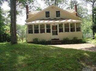 6 Thomas Rd, Sound Beach, NY 11789